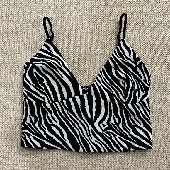 Cropped Ribbed Zebra Print Top - Picture 5 of 5